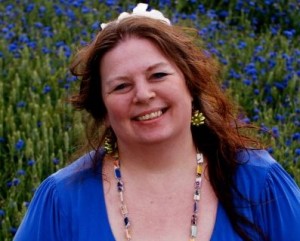 Mai-Britt Schultz i kornblomstmark